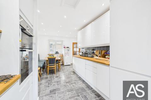 5 bedroom detached house for sale, Church Road, Catsfield, TN33
