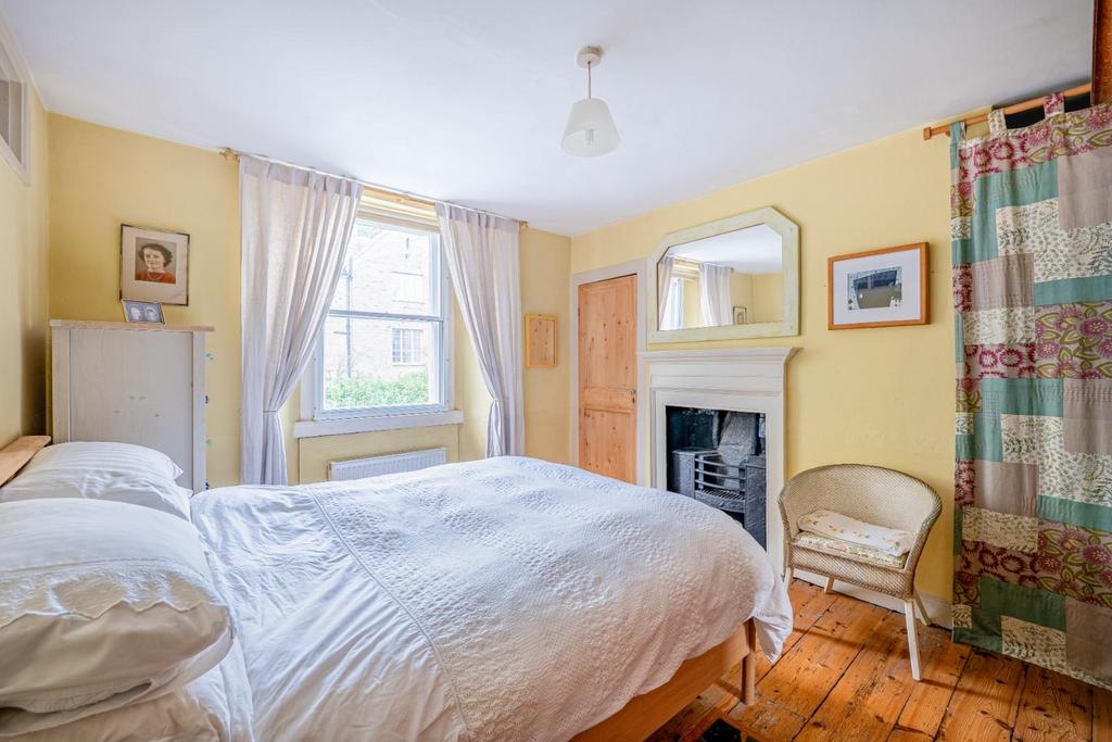 Bedroom 1.jpg