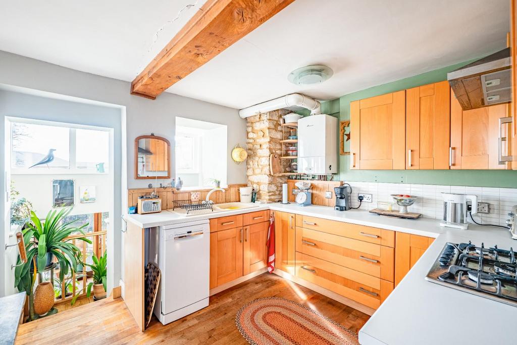 Kitchen 1.jpg