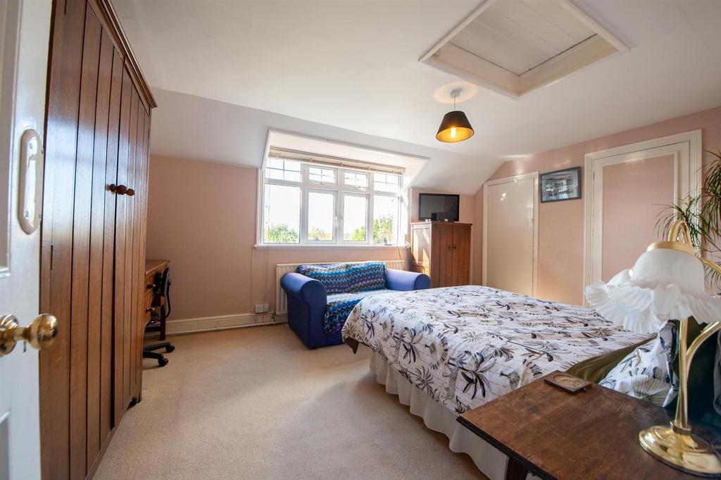 Bedroom 1.jpg