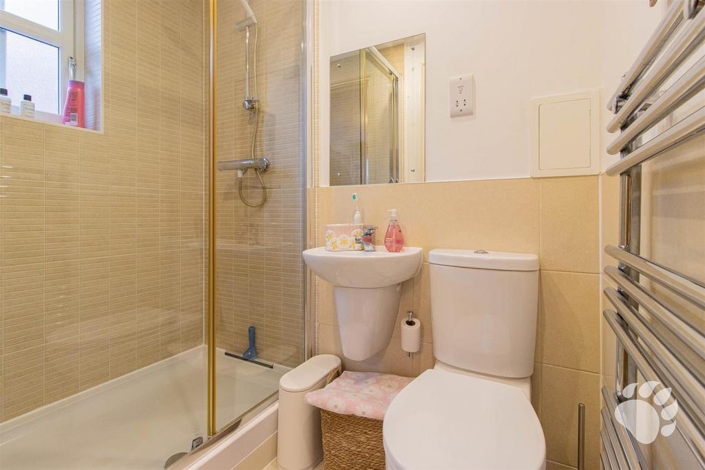 En-Suite to Bedroom 1