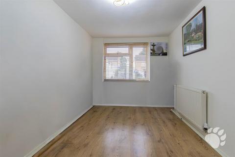 3 bedroom end of terrace house for sale, Queens Road, Basildon SS15