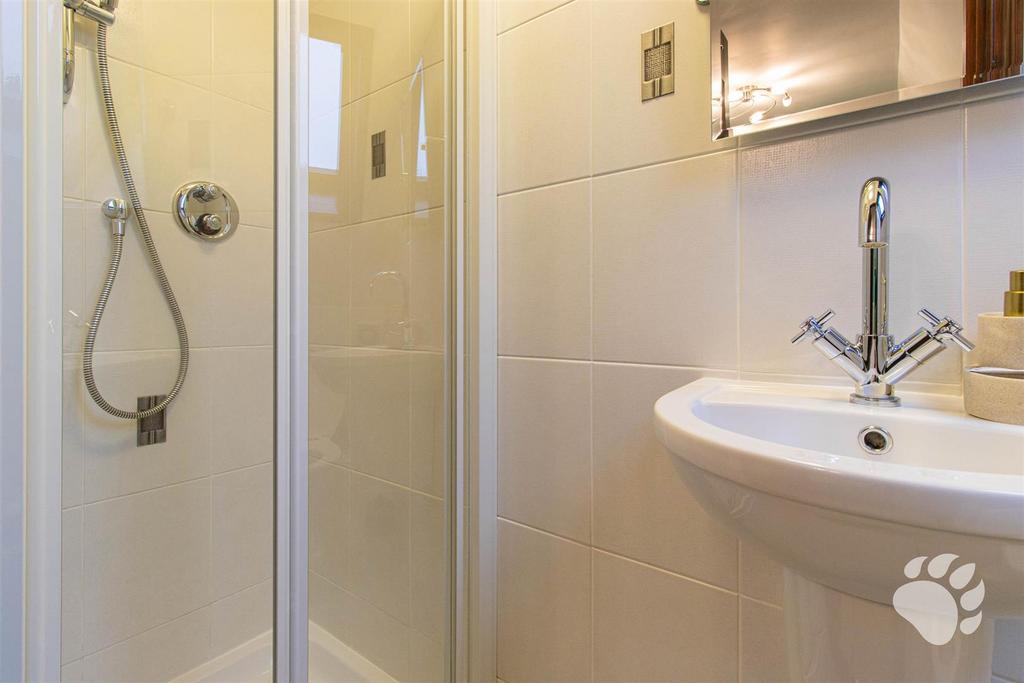 Ensuite to Bedroom 2
