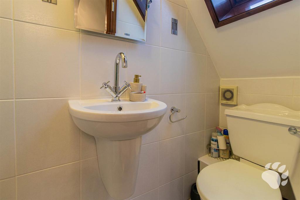 Ensuite to bedroom 2