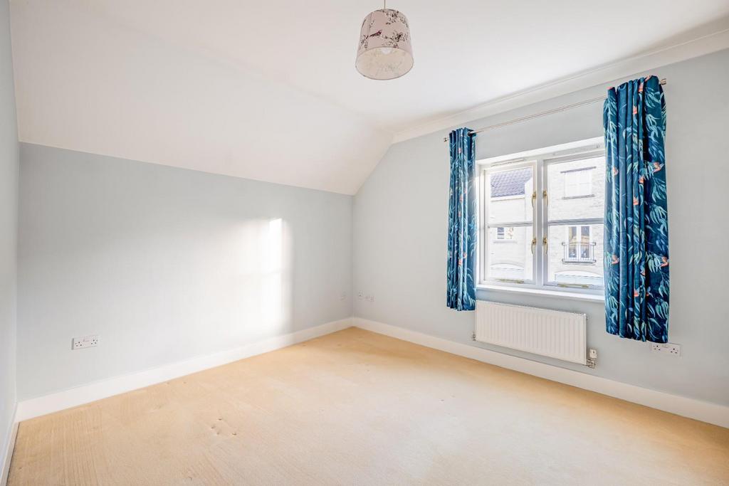 Bedroom 1.jpg