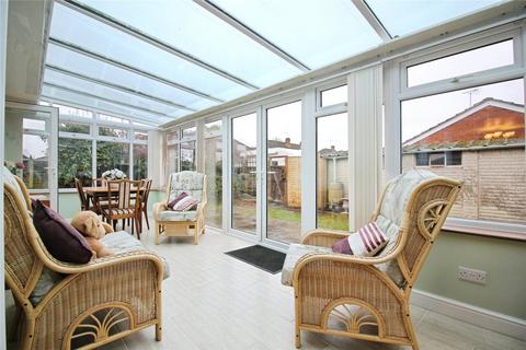 2 bedroom bungalow for sale, Roslyn Road, Woodley RG5