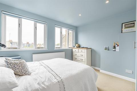 4 bedroom house for sale, Glendarvon Street, Putney, SW15