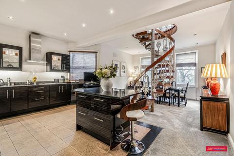 4 bedroom terraced house for sale, Kings Avenue, London, N10