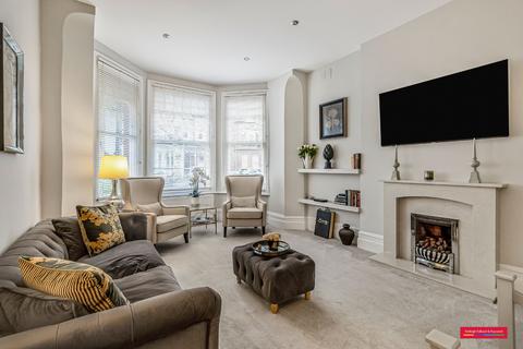 4 bedroom terraced house for sale, Kings Avenue, London, N10