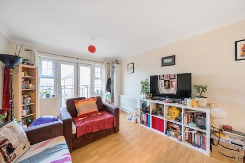 2 bedroom flat for sale, Osier Crescent, London, N10