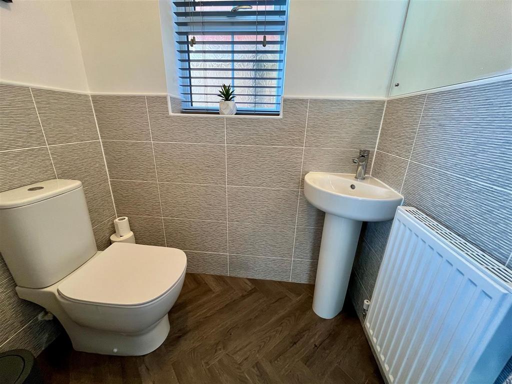 Cloakroom WC.jpg