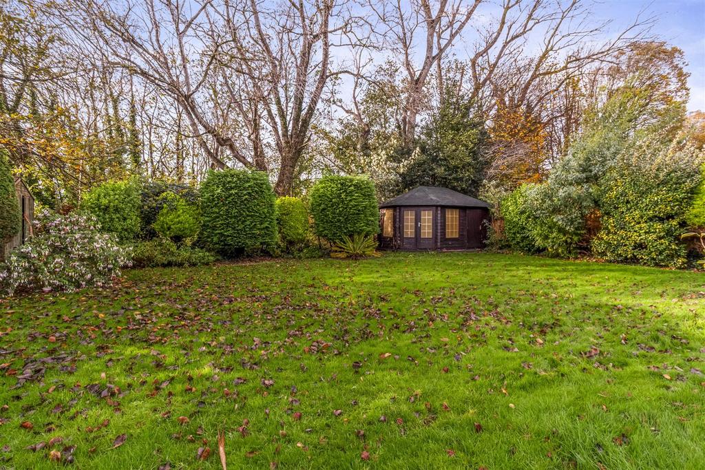 5 Parklands Ave New-024.JPG