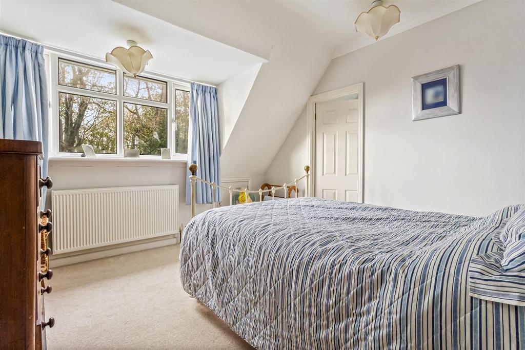 5 Parklands Ave New-001.JPG