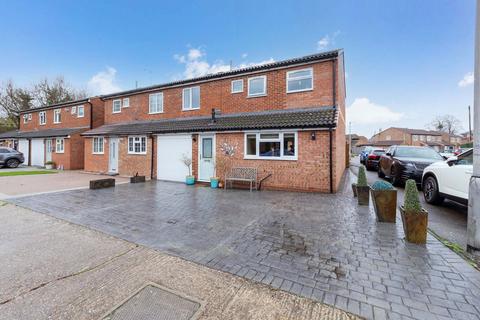 3 bedroom semi-detached house for sale - Eskdale Gardens, Maidenhead SL6