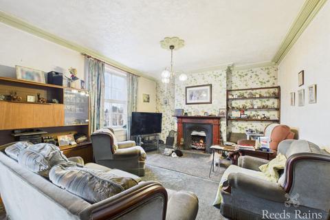 6 bedroom end of terrace house for sale, Kirkgate, East Yorkshire YO16