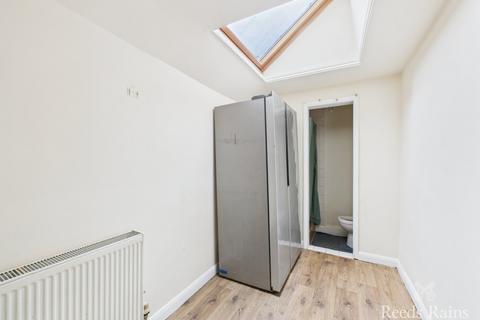 7 bedroom terraced house for sale, Horsforth Avenue, East Yorkshire YO15