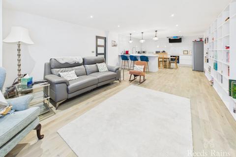 3 bedroom apartment for sale, Wessex Court, Scarborough YO11