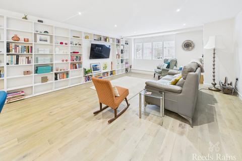 3 bedroom apartment for sale, Wessex Court, Scarborough YO11