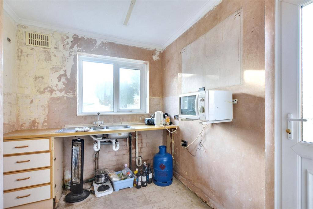 Kitchen 1.jpeg