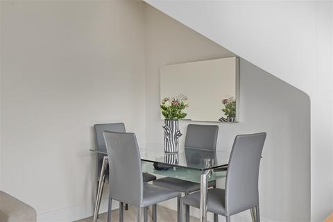 1 bedroom flat for sale, Roehampton Lane, Putney, SW15