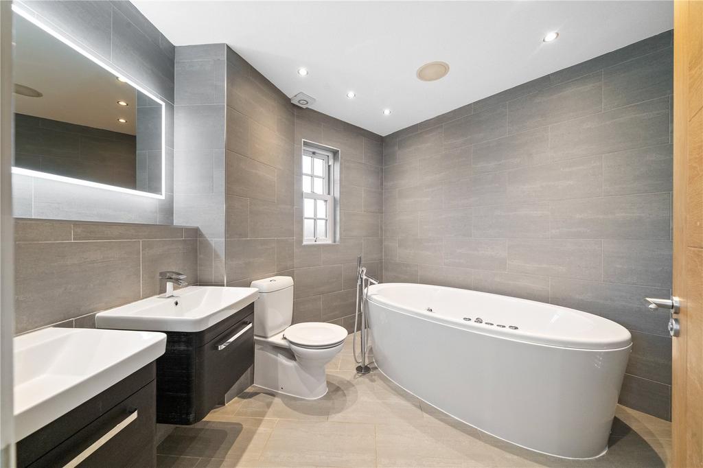 Master En-Suite