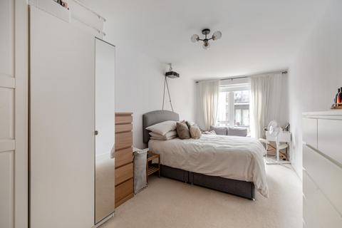 2 bedroom apartment for sale, Observer Close, Colindale, NW9