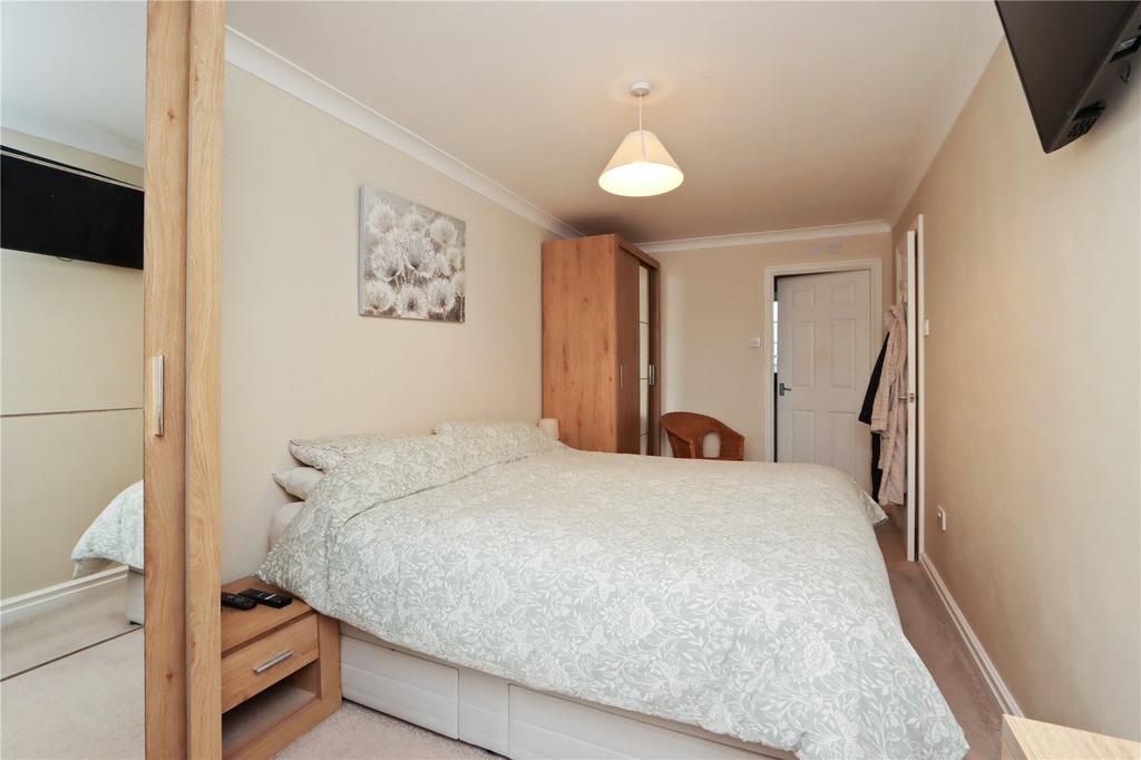 Bedroom 1 Pic 2