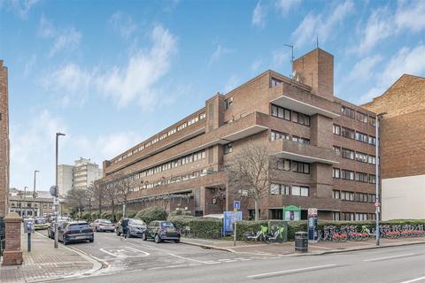 3 bedroom flat for sale, The Platt, Putney, SW15