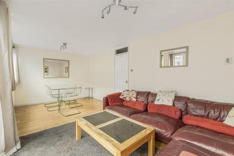 3 bedroom flat for sale, The Platt, Putney, SW15
