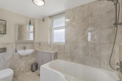 3 bedroom flat for sale, The Platt, Putney, SW15