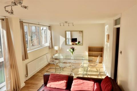 3 bedroom flat for sale, The Platt, Putney, SW15