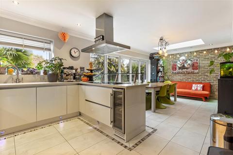 4 bedroom semi-detached house for sale, Offington Avenue, Worthing