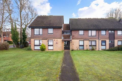2 bedroom flat for sale, Hillside Close, Banstead
