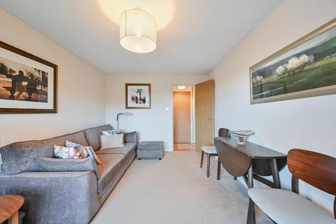 2 bedroom flat for sale, Hillside Close, Banstead