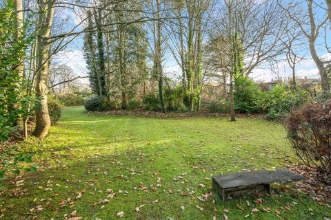 2 bedroom flat for sale, Hillside Close, Banstead