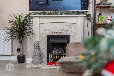 3 bedroom semi-detached house for sale, West Vale, Radcliffe, Manchester, Greater Manchester, M26 4FG