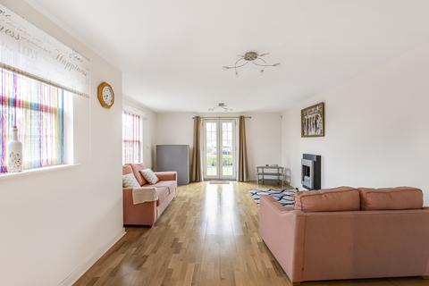2 bedroom flat for sale, Merrifield Court, Welwyn Garden City, Hertfordshire, AL7