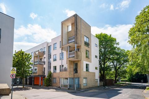 2 bedroom ground floor flat for sale, Glenalmond Avenue, Cambridge, CB2