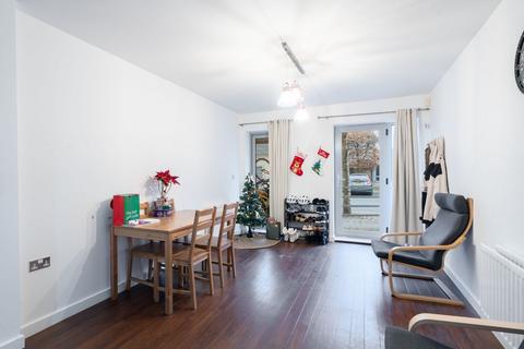 2 bedroom ground floor flat for sale, Glenalmond Avenue, Cambridge, CB2