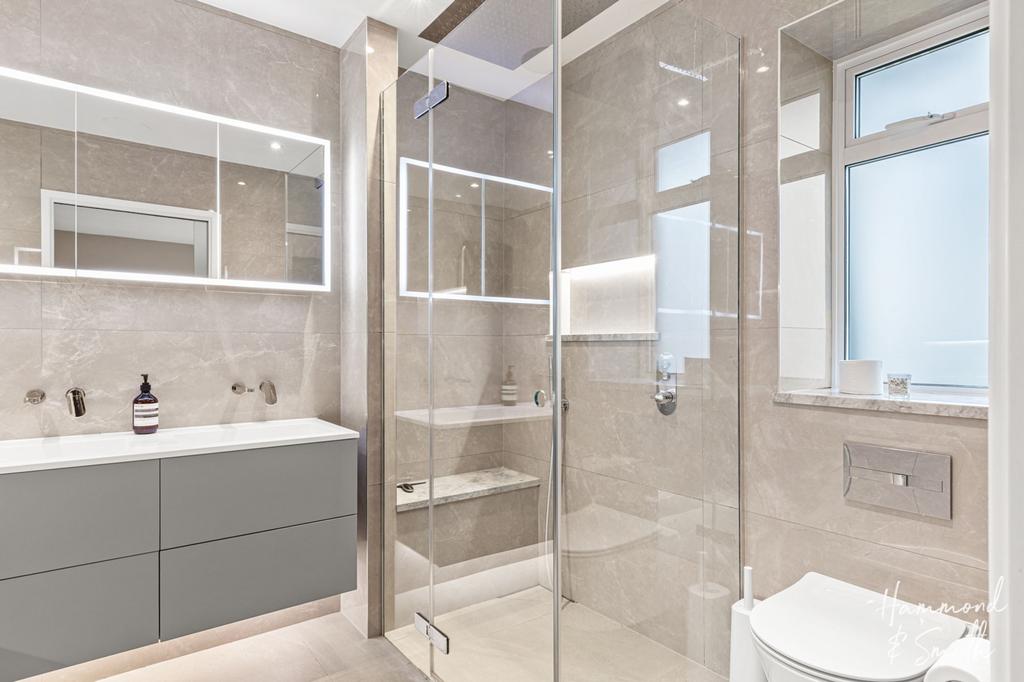 En-Suite Bathroom