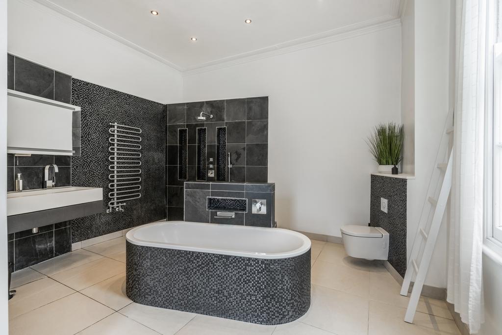 Main en-suite