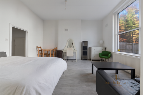 Studio for sale, Park Avenue, NW2