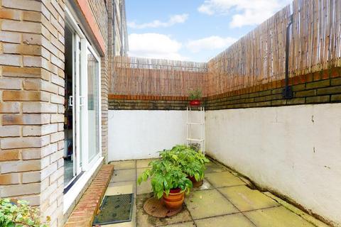 1 bedroom flat for sale, Amyand Park Road, TW1