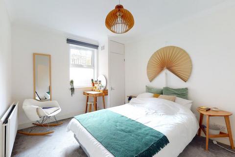 1 bedroom flat for sale, Amyand Park Road, TW1