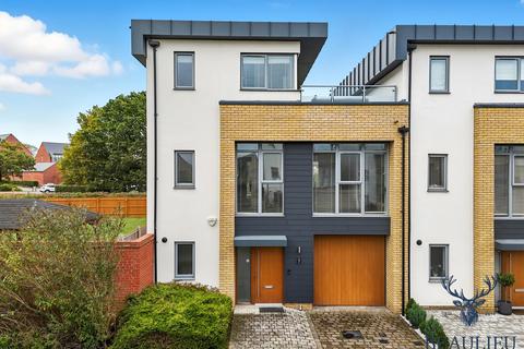 4 bedroom semi-detached house for sale, Beaulieu Park CM1