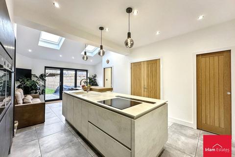 3 bedroom semi-detached house for sale, Warwick Road, Cadishead, M44
