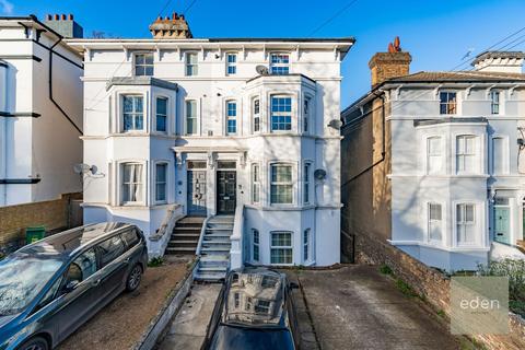 1 bedroom flat for sale, Buckland Hill, Maidstone, ME16