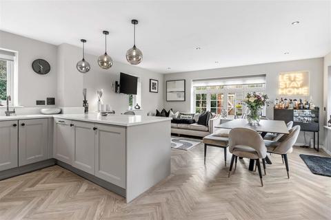 5 bedroom detached house for sale, Farmer Close, Little Canfield, Dunmow