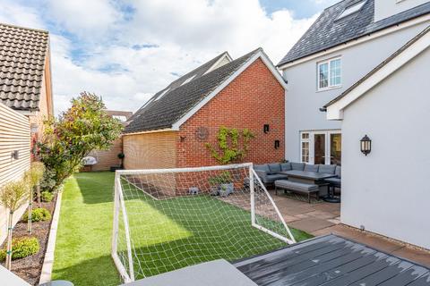 5 bedroom detached house for sale, Farmer Close, Little Canfield, Dunmow