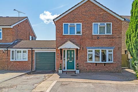 4 bedroom detached house for sale, Brathertons Court, Billericay, CM12